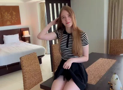 Chàng trai phượt thủ lân la làm quen lễ tân rồi địt
