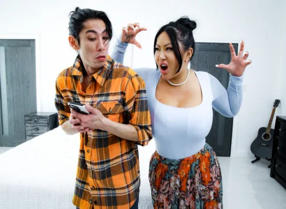 Con trai ấy giúp mẹ kế xăm trổ hàng múp lên đỉnh