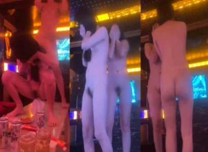 Người mẫu hoạt động thoát y dâm loạn ngay tại quán karaoke
