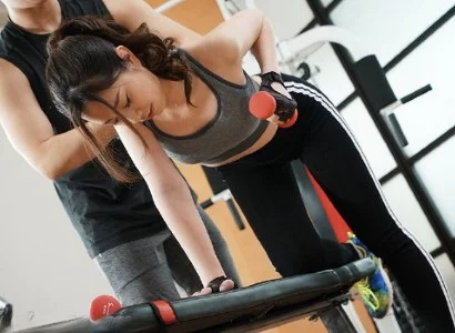 Anh PT may mắn và người phụ nữ thiếu thốn chén nhau